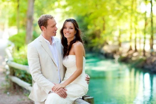 smiiling wedding couple white teeth web